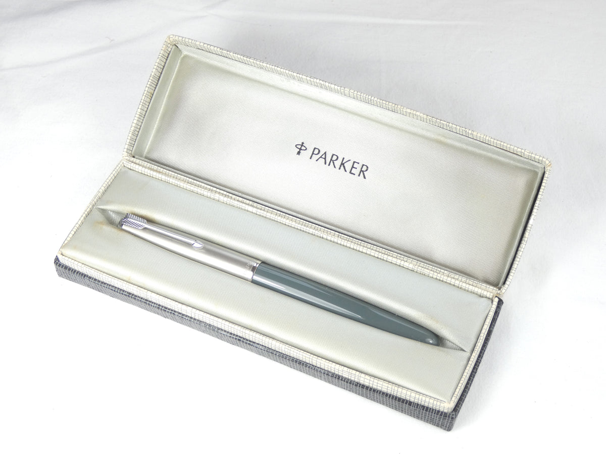 Parker 51 in Navy Grey. Near mint condition. 1963. – Collectablepens