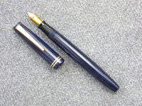 Parker Victory Mk. IV. in Dark Blue.