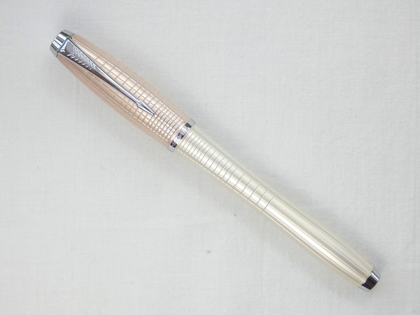 Parker Urban Premium Set in Chiselled Pearl. Brand New. – Collectablepens