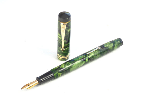 Conway Stewart 388 in Marbled Green