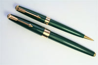 Parker '17' Super Duofold fountain pen/pencil set.